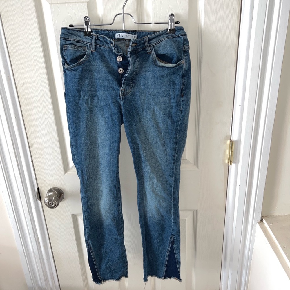 Medium wash Zara jean with a flare at the bottom!